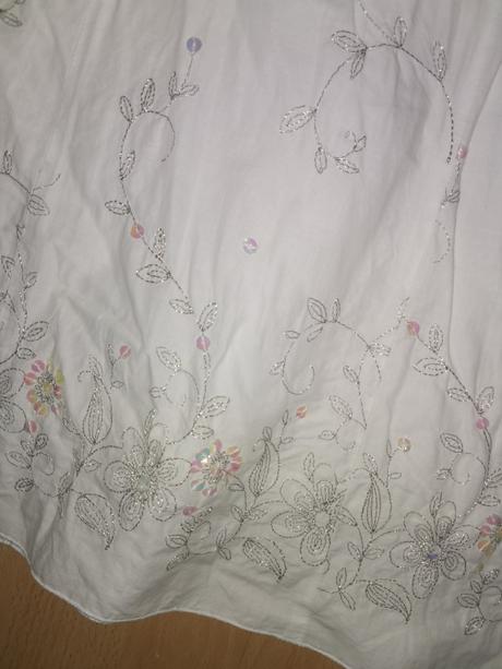 Biele lahke bavlnene zdobene saty, s