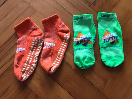 2 párky ponožiek na trampolínu, 37