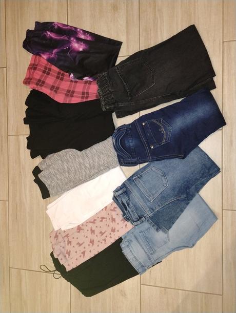 Balík oblečenia pre dievča 134-140, 122–134