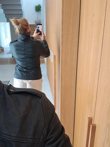 Kožená bunda different, 38