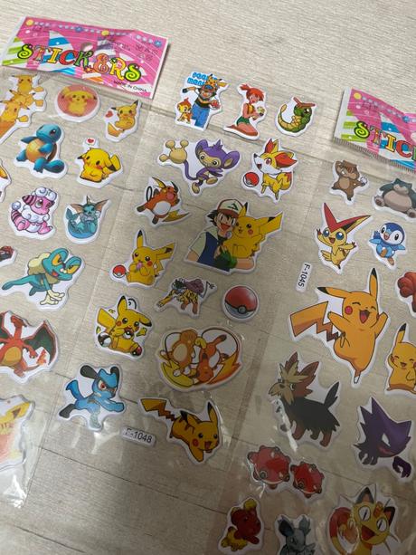 Pokemón plastové nálepky, 