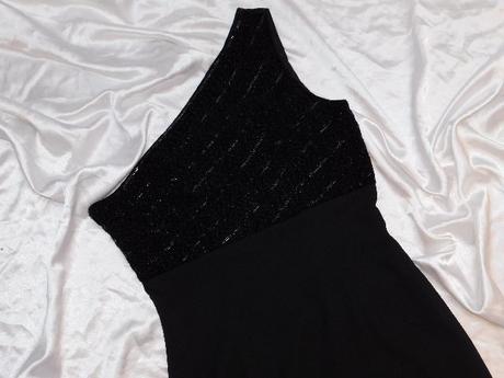 Velmi pekne luxusne saty na udalost, 38