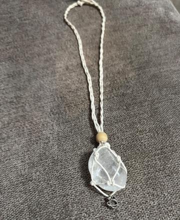 Náhrdelník z mesačného kameňa,