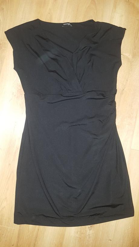 Priliehavé krátke šaty, 38