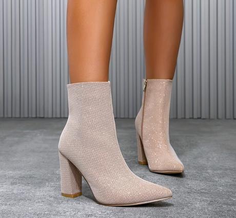 Béžové/slonovinovo-biele/lesklé špicaté čižmy, 39