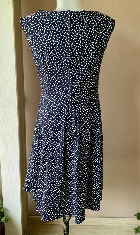 Krásne elasticke šaty apricot, 40