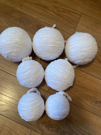 Biele vianočné gule 7ks,