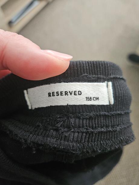 Čierne kapsáče, reserved,158