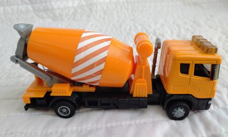 Set 2 kusov áut - čistiace auto + miešačka,