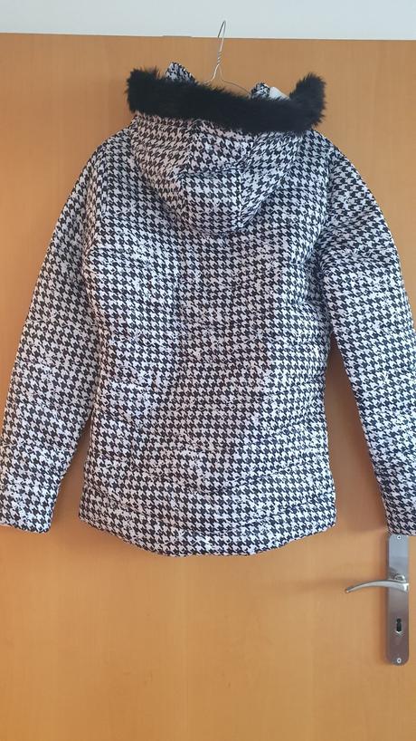 Bunda s kohutiou stopou, authority,s