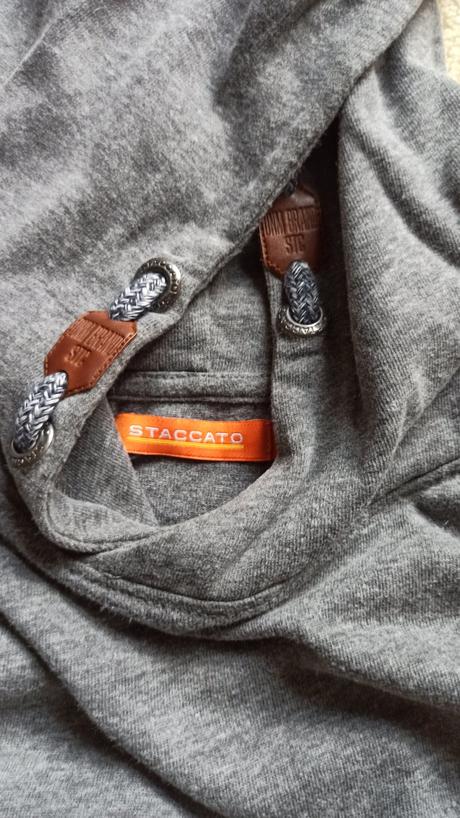 Zaujímavá mikina so stojačikom, staccato,140