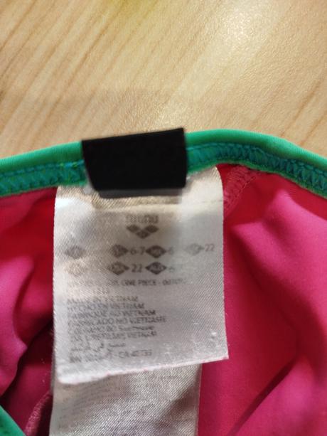 Plavky jednodielne, 122