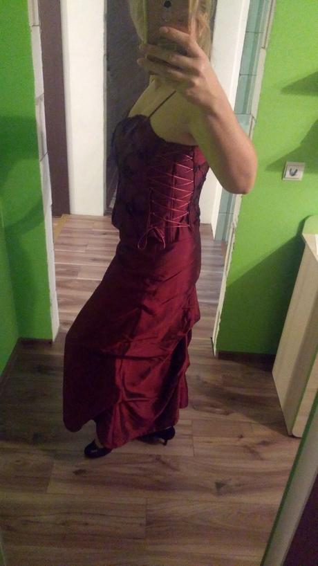 Bordovy plesovy komplet, l