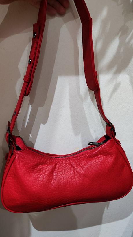 Červená kabelka, 