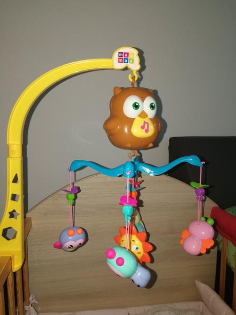 Kolotoč nad postieľku,