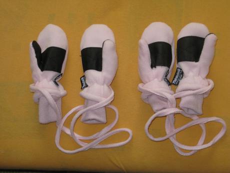 Dva páry svetloružových rukavičiek, c&a,74