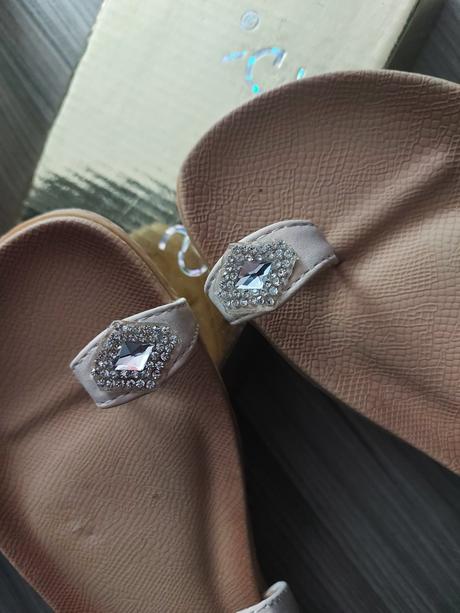 Sandale, piazza italia,38