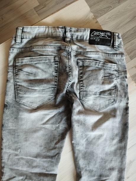 Úzke rifle, chapter young,164