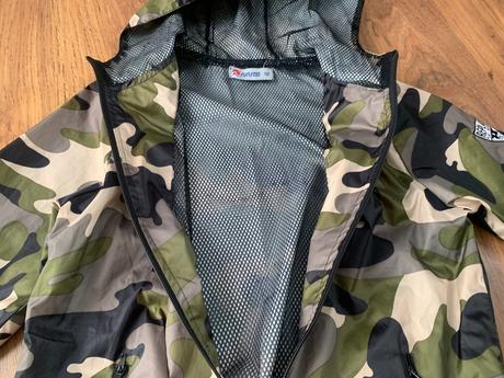 Nepremokavá vetrovka, 152