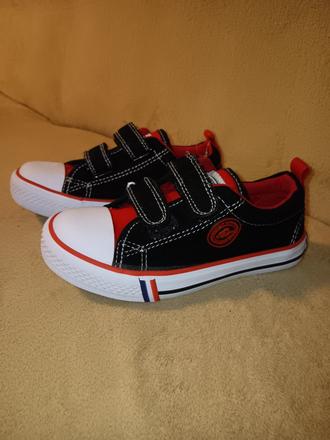 2x obuté plátenky, 30