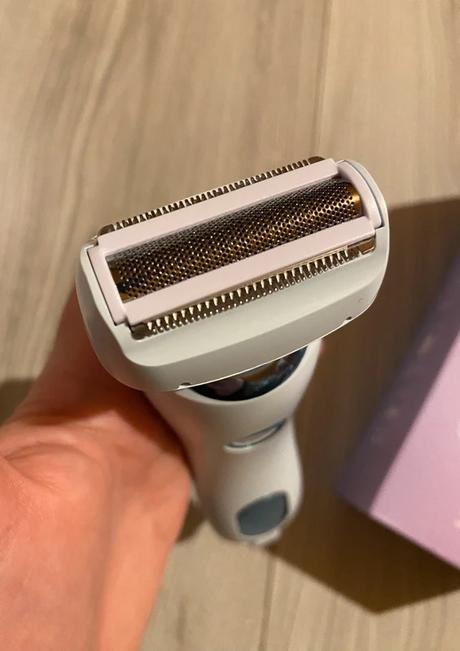 Nový elektrický dámsky holiaci strojček, 