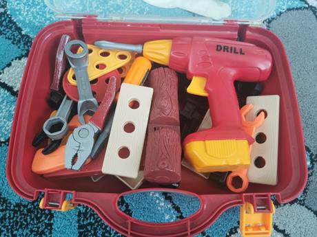 Kufrík s náradím,