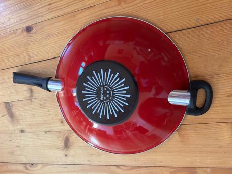 Panvici-wok na varenie,