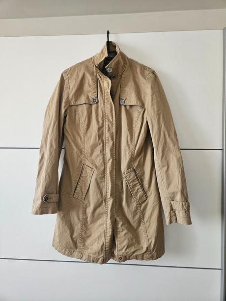Pekná hnedá bunda, s