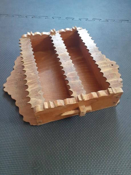 Ľudové drevené police - podpoľanie, 