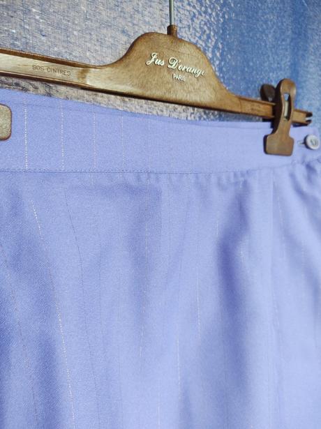 Sukňa so zlatými pásikmi, m