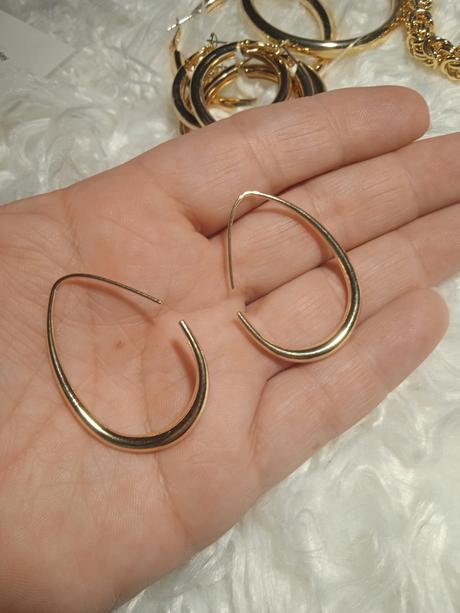 Náušnice, náramky, brošňa,