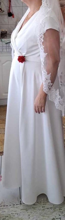 Šaty svadobné, 44