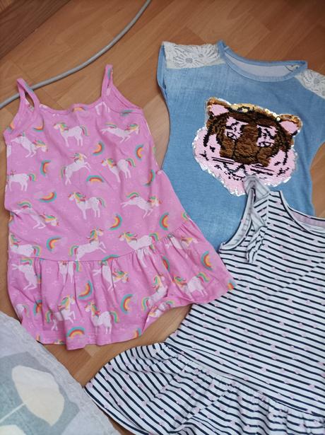 Šaty 9kusov veľkosť 104/110, 104