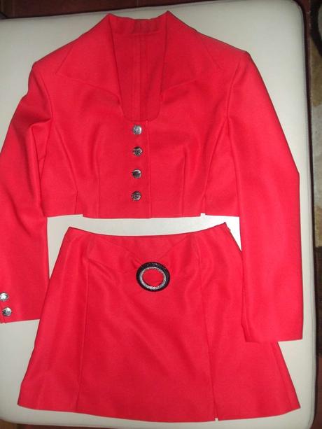 Sýtočervený sexi kostýmček, 36