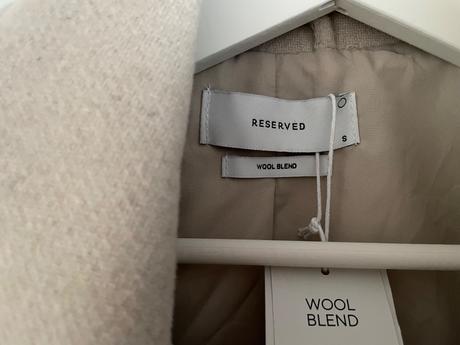 Kabat reserved s vlnou, reserved,s