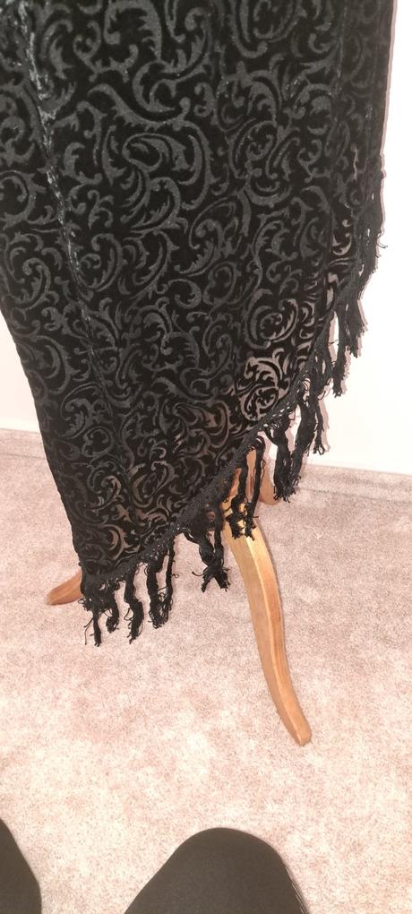 Šaty cierne so strapcami, m