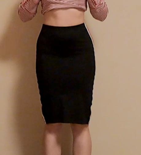 Obtiahnutá sukňa s rozparkom, s