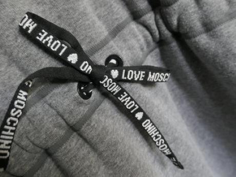 Love moschino orig. luxusne damske saty m/l, moschino,m