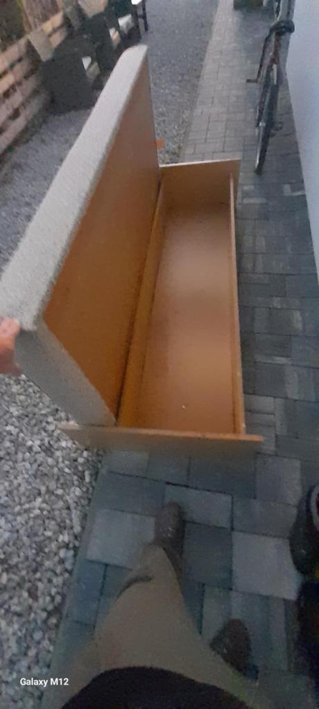 Postel s úložným priestorom, 