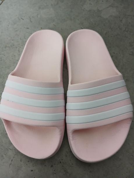 Bledoružove adidas šľapky super stav, adidas,29