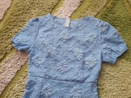 Svetlomodré šaty na bežné aj príležitostné nosenie, s