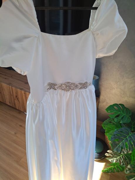 Šaty na 1.sv prijimanie, 152