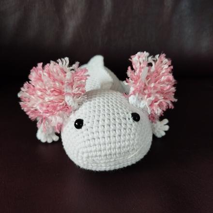 Háčkovaný axolotl 27cm,