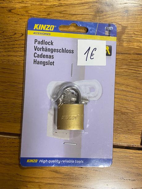 2x kinzo visiaci zámok, 