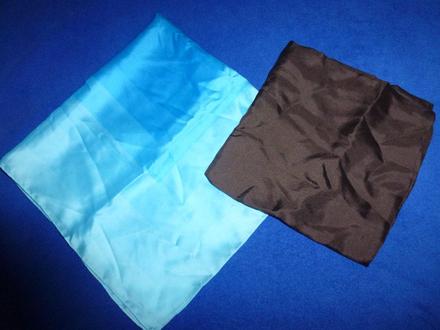 2 saténové šatky,