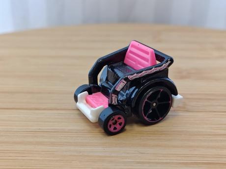 Kovový model hot wheels wheelie chair 2020,