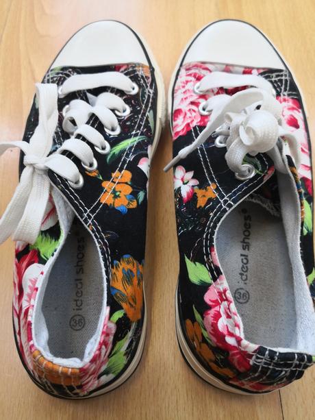 Kvietkovane tenisky, 36