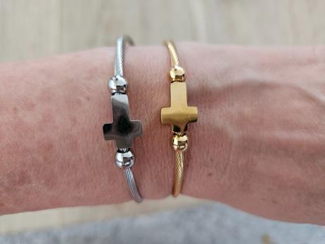 Krasny naramok s krizikom.chir.ocel.uni.novy, 