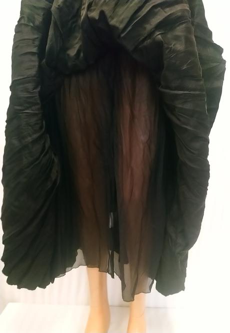 Dámska čierna sukňa, ute fries, l, l