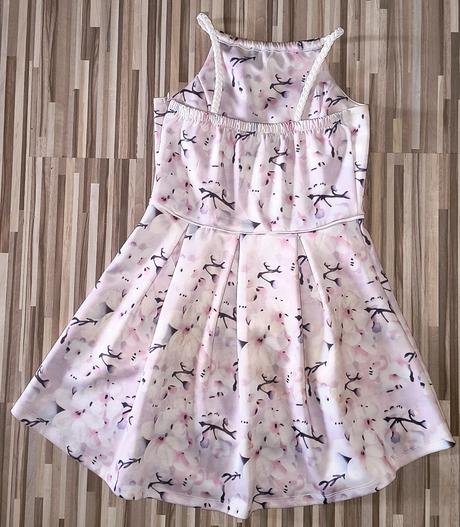 Pekné šaty dvoje rovnaké, 38